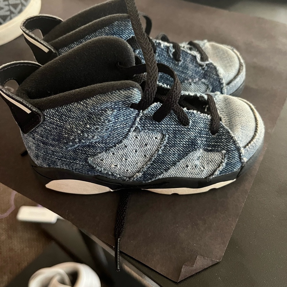 Air Jordan Nike High Top Kids Size 8